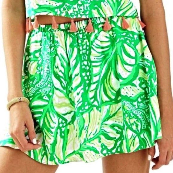 Lilly Pulitzer Ramona Skort‎ Size 2 Mini Skirt Toucan Green Coca Loca Tropical - Picture 1 of 8
